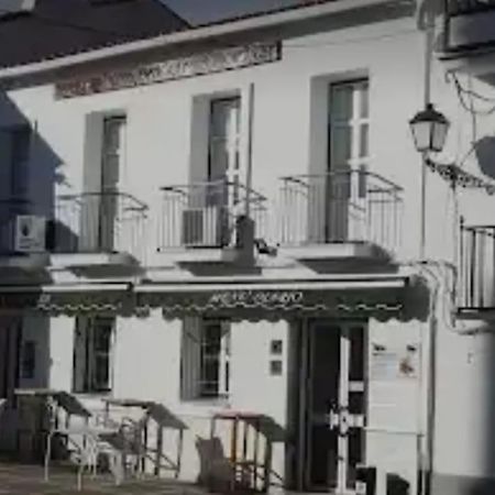 Hostal 2 Estrellas -Restaurante Las Tres Encinas En El Centro Del Pueblo Cabeza la Vaca Exteriör bild
