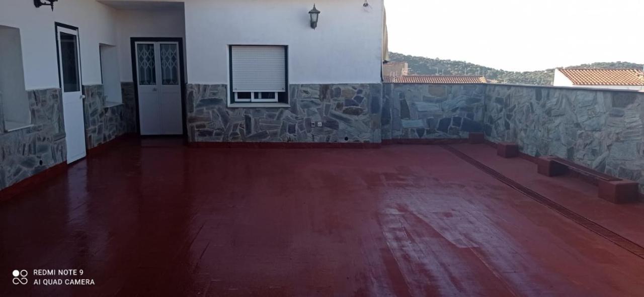 Hostal 2 Estrellas -Restaurante Las Tres Encinas En El Centro Del Pueblo Cabeza la Vaca Exteriör bild